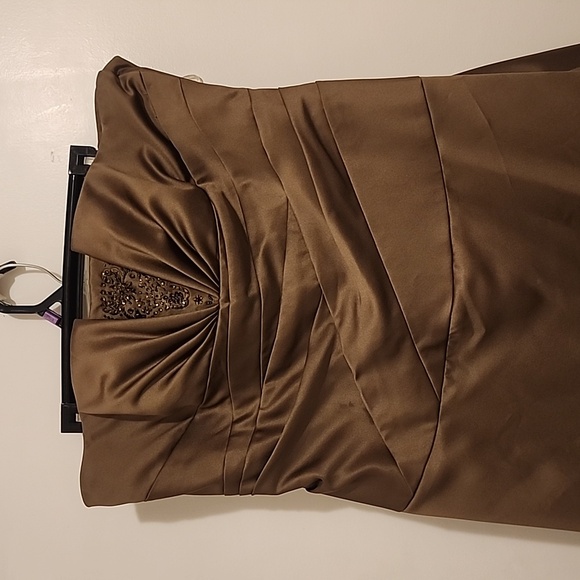 OLIVE GREEN SZ 16 FORMAL GOWN, STRAPLESS - Picture 3 of 8